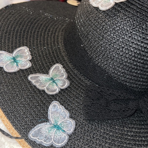Floppy hat embellished with butterflies‎ patches - Picture 2 of 4